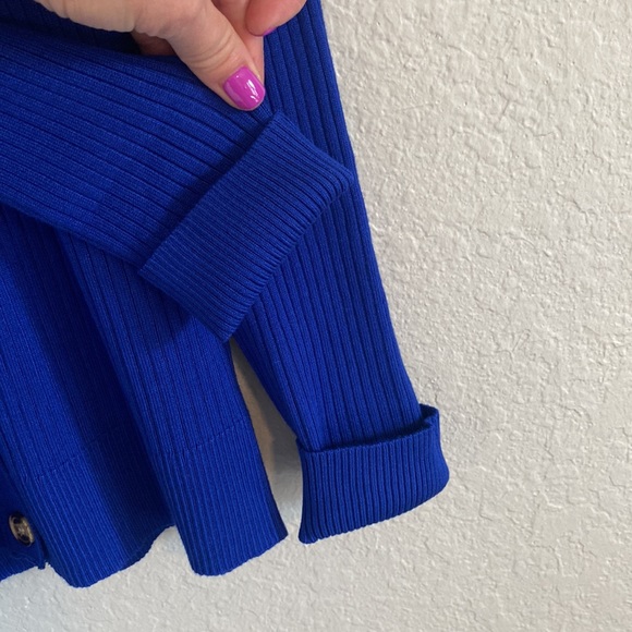 45. Super soft bright blue sweater - Picture 4 of 8